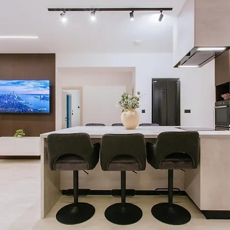 Heated Pool Kalega Split