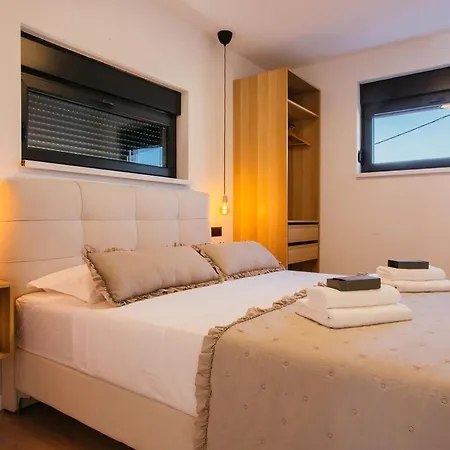 Heated Pool Kalega ספליט