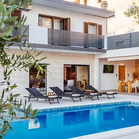 Apartamento Heated Pool Kalega *