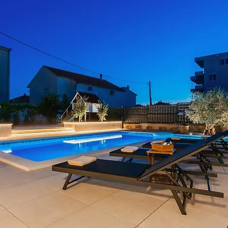 Apartamento Heated Pool Kalega