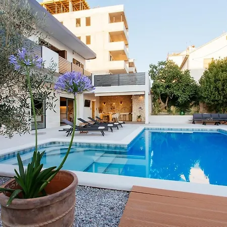 Heated Pool Kalega Апартаменты Сплит