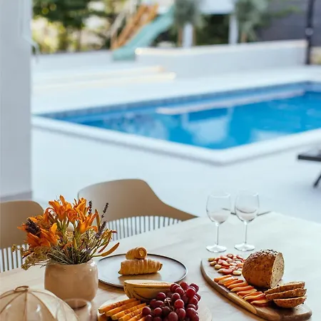 Apartamento Heated Pool Kalega