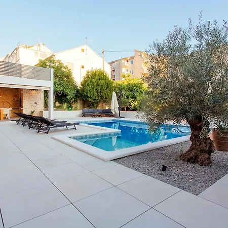 Heated Pool Kalega Спліт