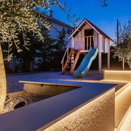 Heated Pool Kalega Апартаменти