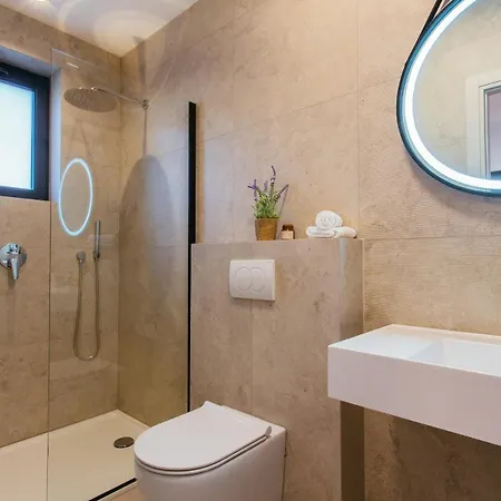 Heated Pool Kalega Апартаменти *