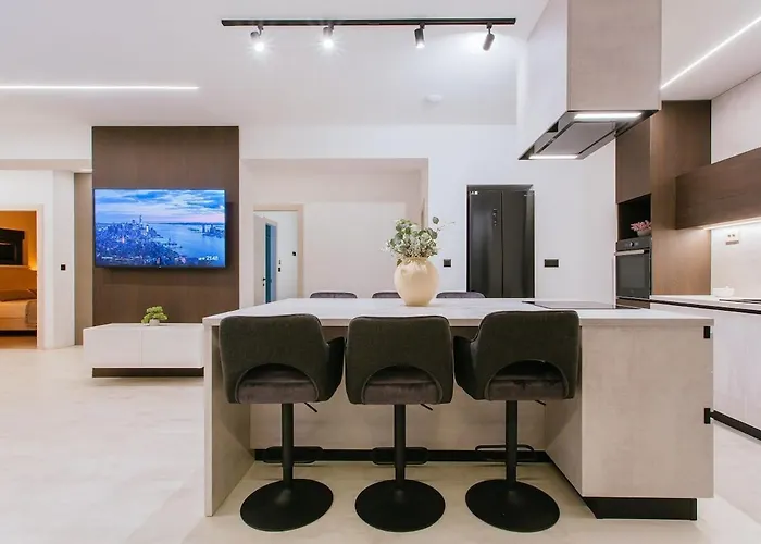 Heated Pool Kalega Split